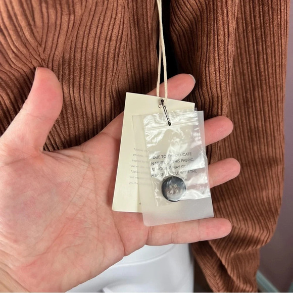 NWT Tularosa Rylan Top - Picture 10 of 11